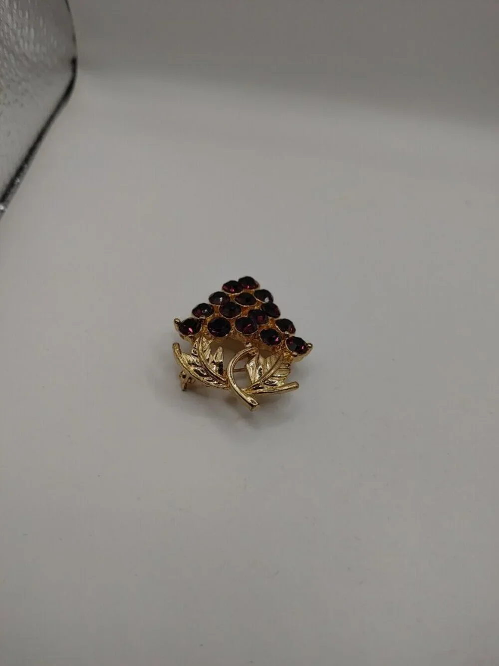 VTG Pin/Brooch goldtone Purple Rhinestones grape Cluster